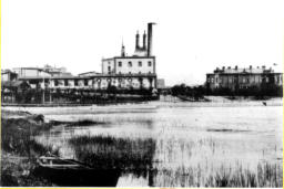 Blick vom großen Mühlenteich, rechts: die Schiffsingenieurschule